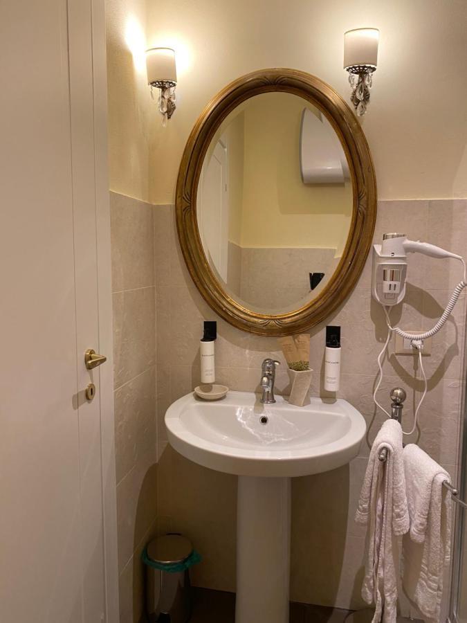 Palazzo Lari Sarzana Otel Dış mekan fotoğraf