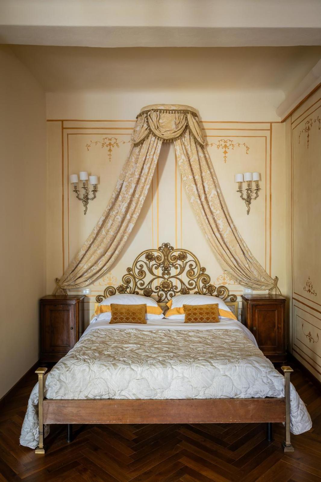 Palazzo Lari Sarzana Otel Dış mekan fotoğraf